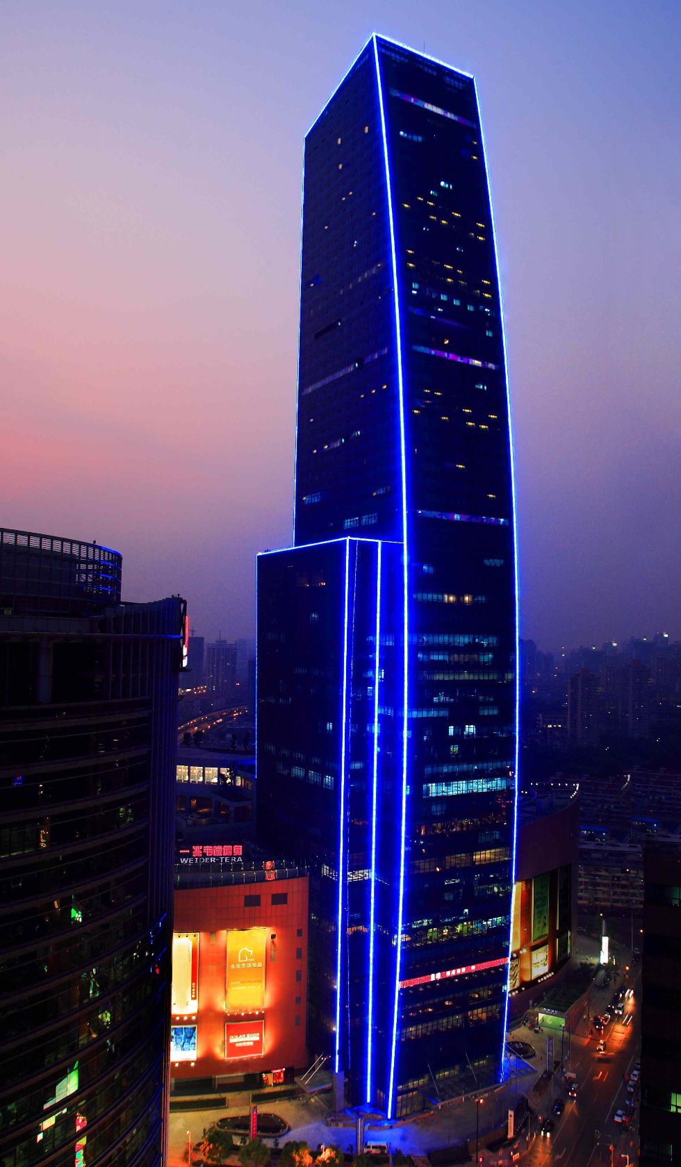  p data-id="go050rzv3c">龙之梦国际大厦坐落于上海市长宁区中山公园