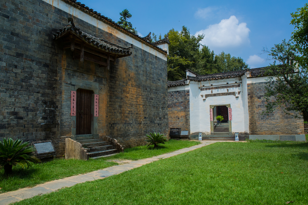  p>景德镇陶瓷民俗博物馆是中国陶瓷专业博物馆,在江西省景德镇市瓷都