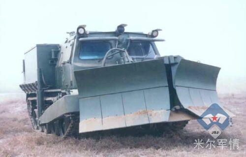 82式军用推土机