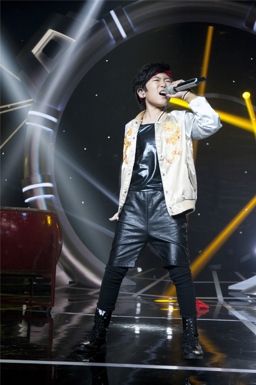 中国新声代第三季 /a>学员,"节奏小子"谢昊轩时尚潮流的苏格兰裙搭配