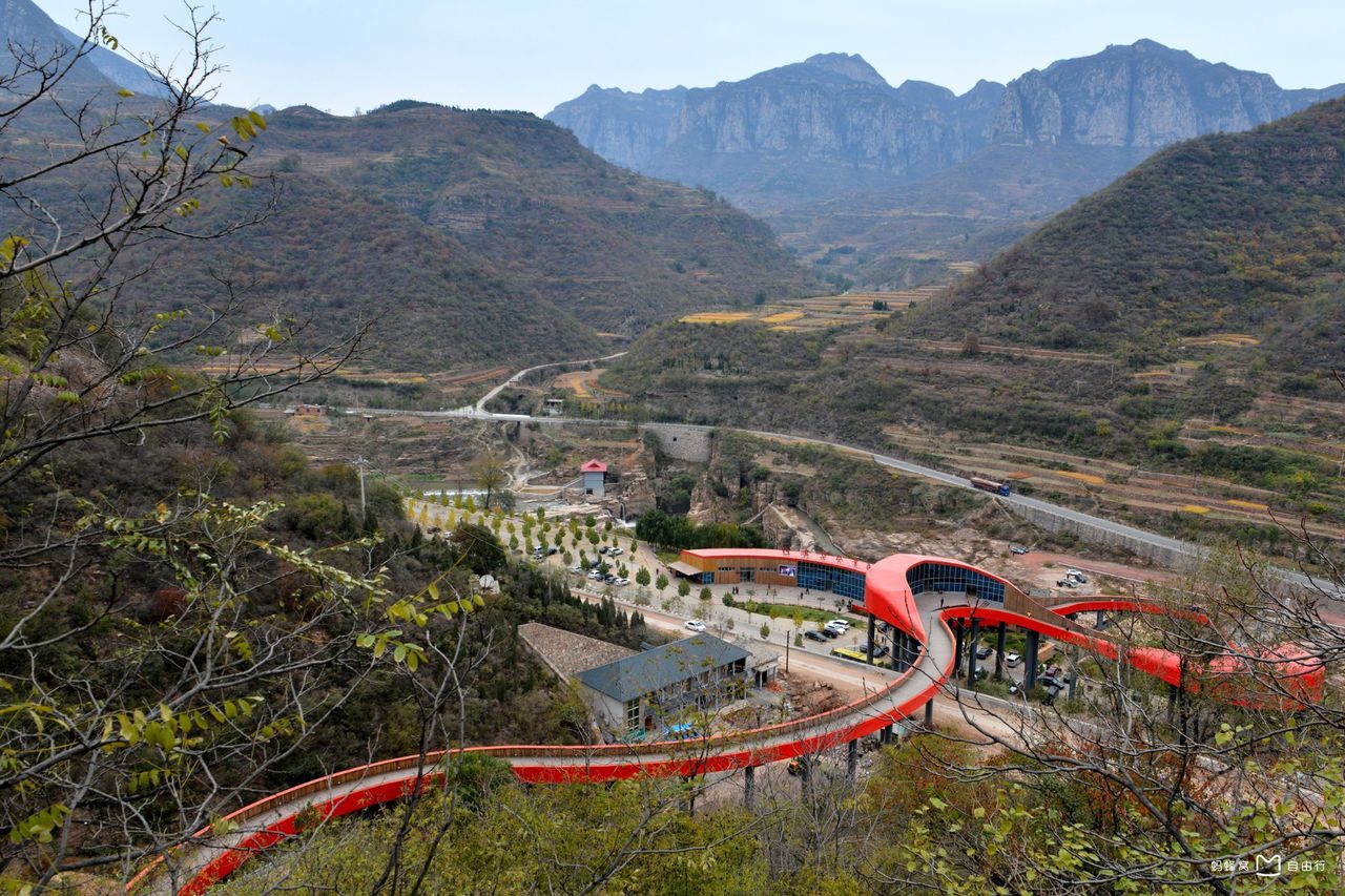  p>红旗渠,位于河南 a target="_blank" href="/item/安阳/8202" data