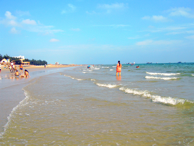  p data-id="gnwlhfib3t">侨港海滩是我国南方的滨海旅游胜地,位于