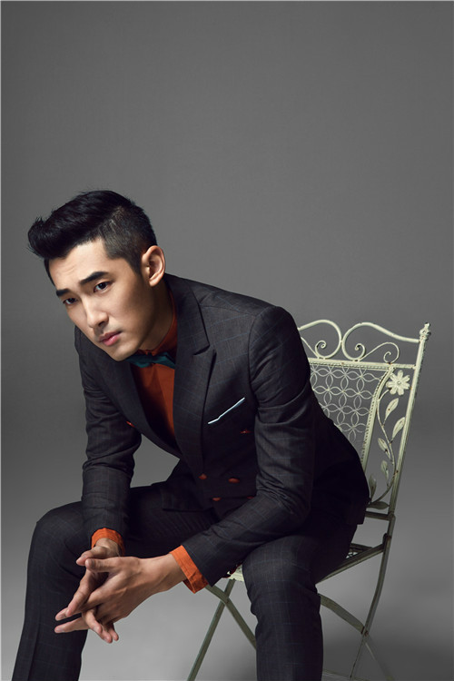  p data-id="gnx60w039n">陈牧扬 i>(原名陈