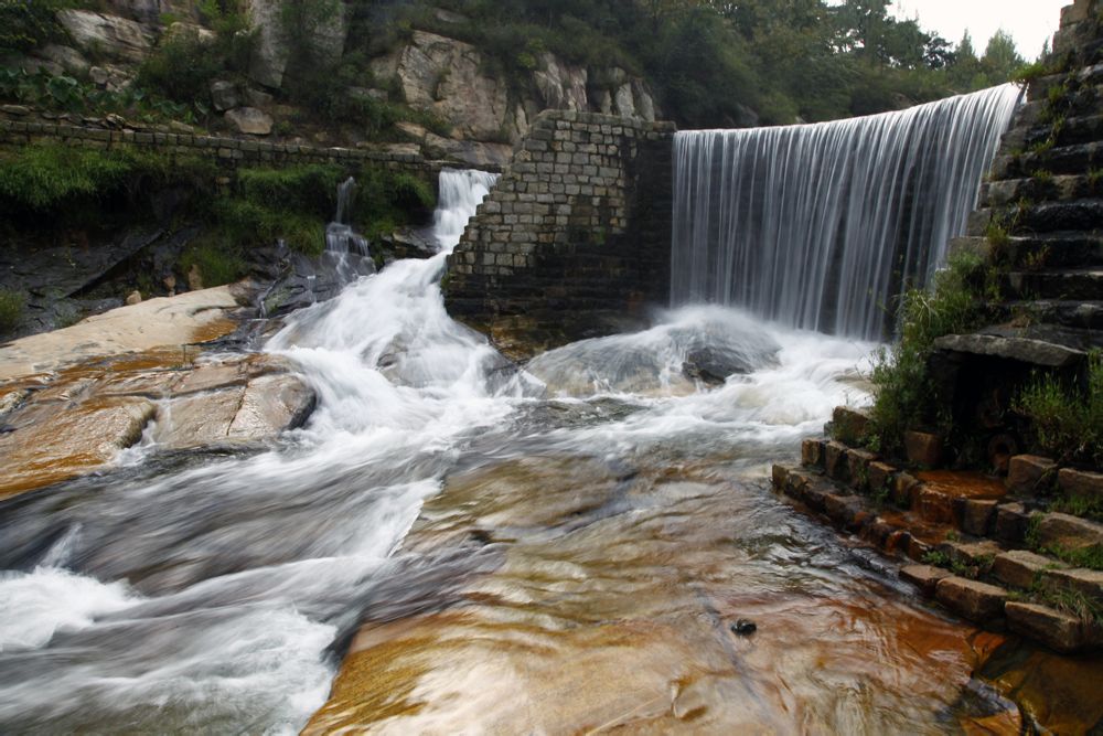 p>大洼风景区位于山东省临沂市平邑县城东北35公里处,南距 a target=