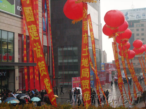 济南华强广场项目位于山大路,解放路交汇处,由顶级写字楼,小户型公寓