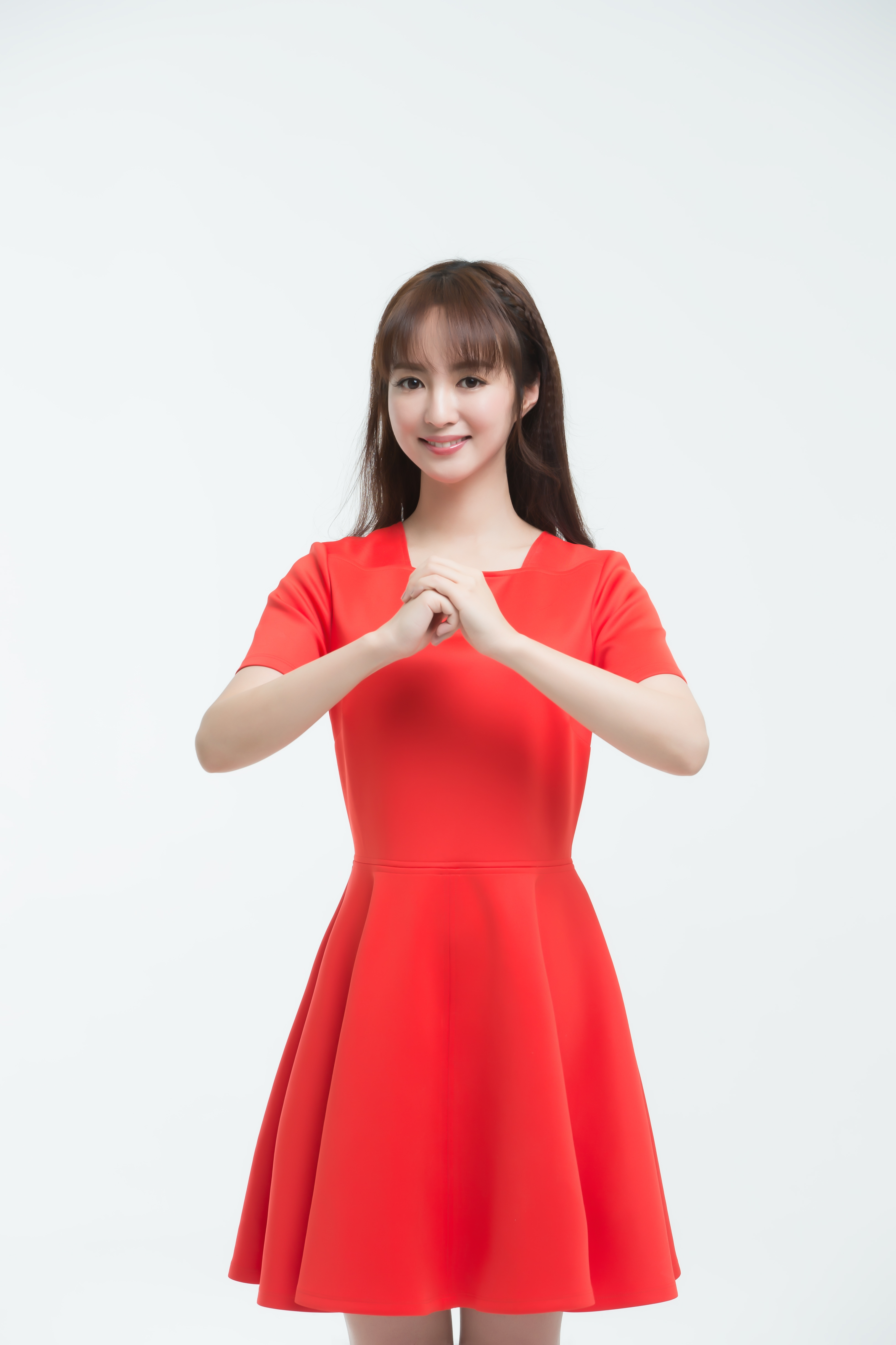  p data-id="gnwja3m121">李蜜,籍贯福建,中国传媒大学播音主持专业