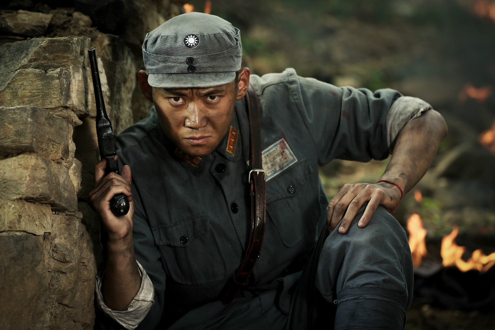 西华,1987年6月4日出生于贵州一个军人家庭,2008年毕业于上海电影学院