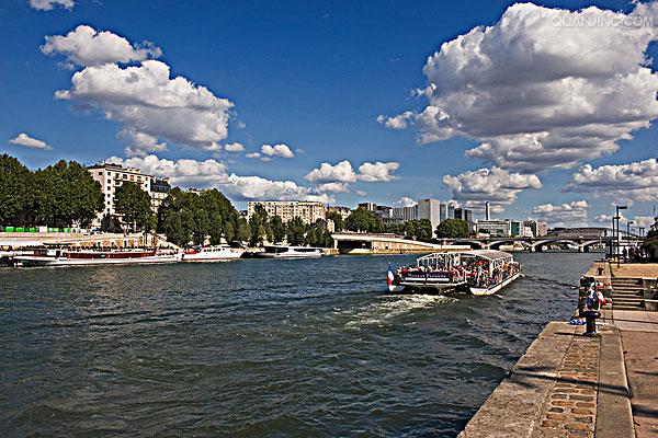  p data-id="gnx4f8atsf">塞纳河畔项目位于武汉中央活动区稀缺滨水