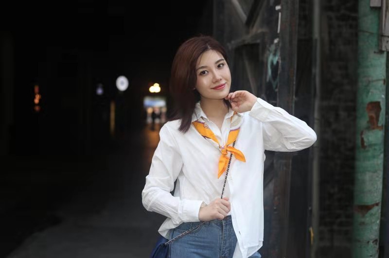  p data-id="go19g5n5tp">郑子可,女,出生于山东省济宁市,毕业于中国
