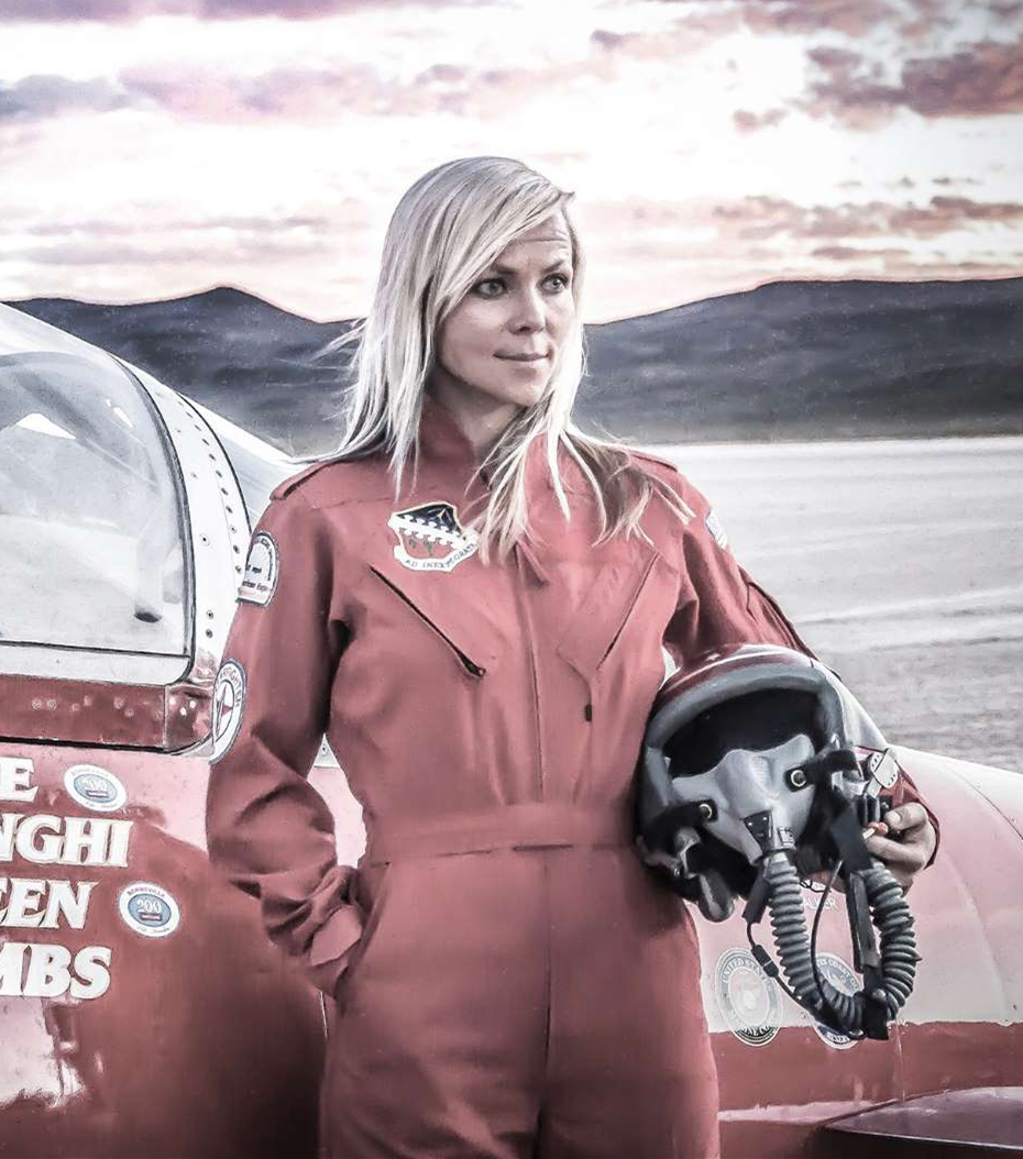  p data-id="gn3l6fdzw5">杰西·康姆斯(jessi combs), a target="