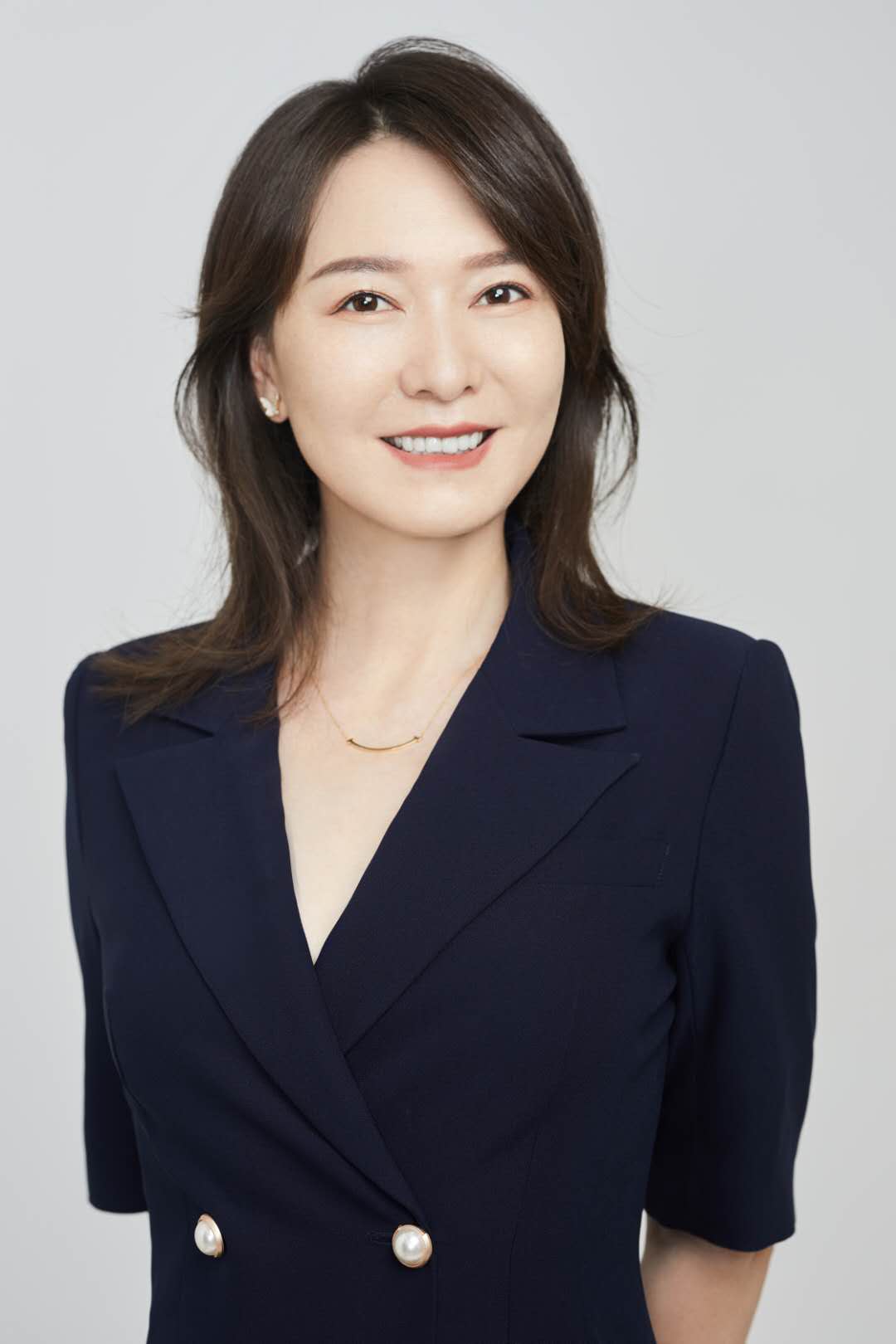  p data-id="txj2xfqrlvzs">艾弥儿, span clas