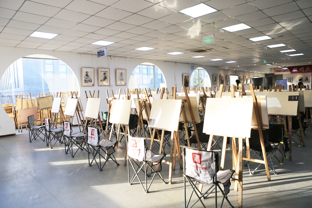  p>华卿画室隶位于北京市通州区宋庄镇佰富苑18号,属于 a target="