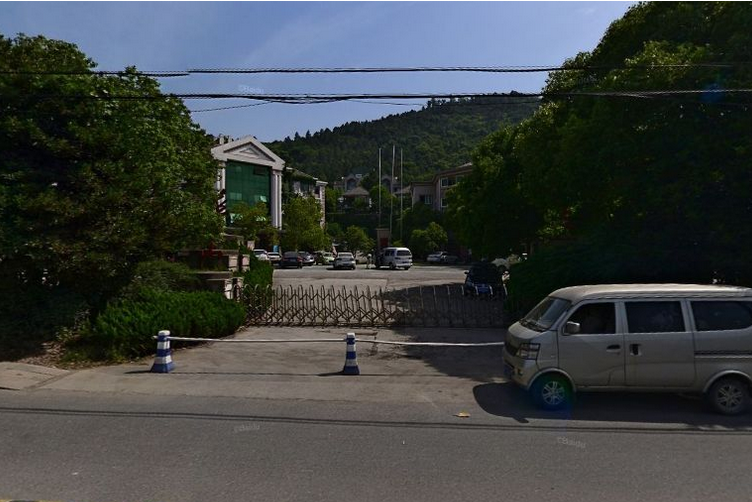  p>华临山庄位于杭州市余杭临平. /p>