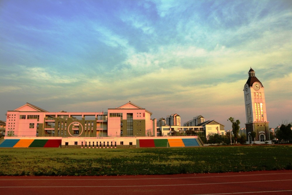  p>张家港市崇真中学(chongzhen middle school)是张家港市教育局主管