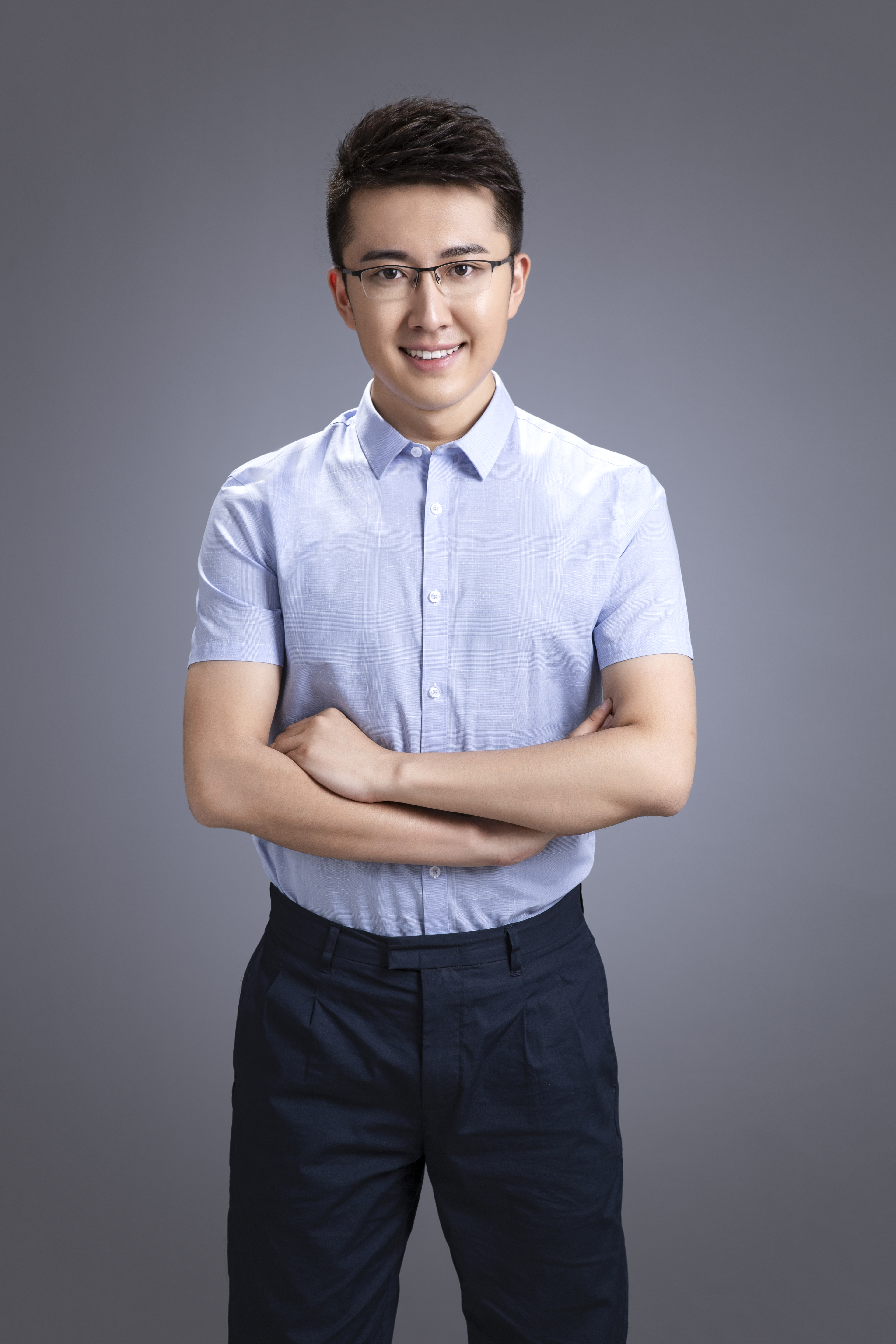  p data-id="2cv82cfifrk">燕兆麟,男,蒙古族,身高185cm,1996年4月生.