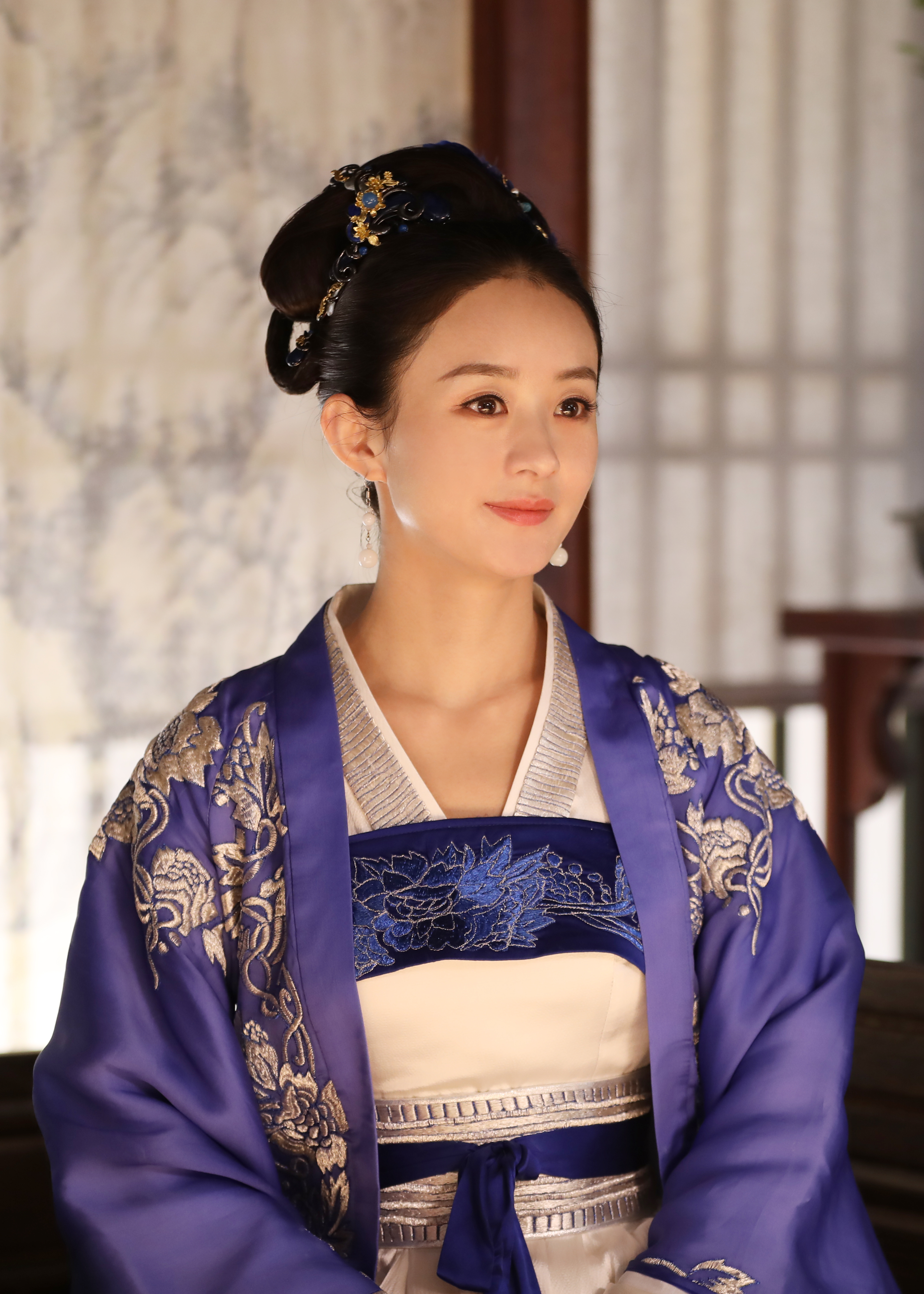  p>赵丽颖,1987年10月16日出生于河北省廊坊市,中国内地影视女演员.