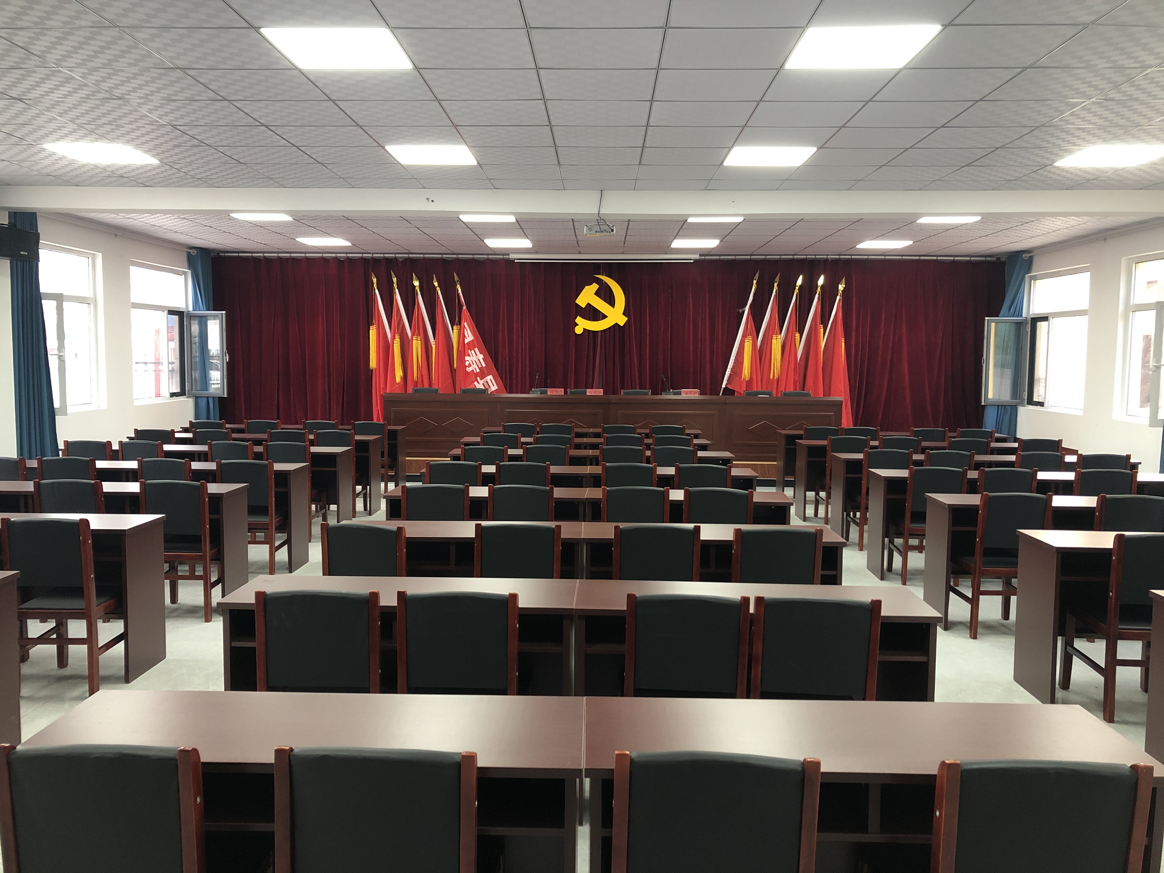 地处华北平原,磁河南岸 ,村东紧邻党家庄村,新乐市,正定县,南与南洼村