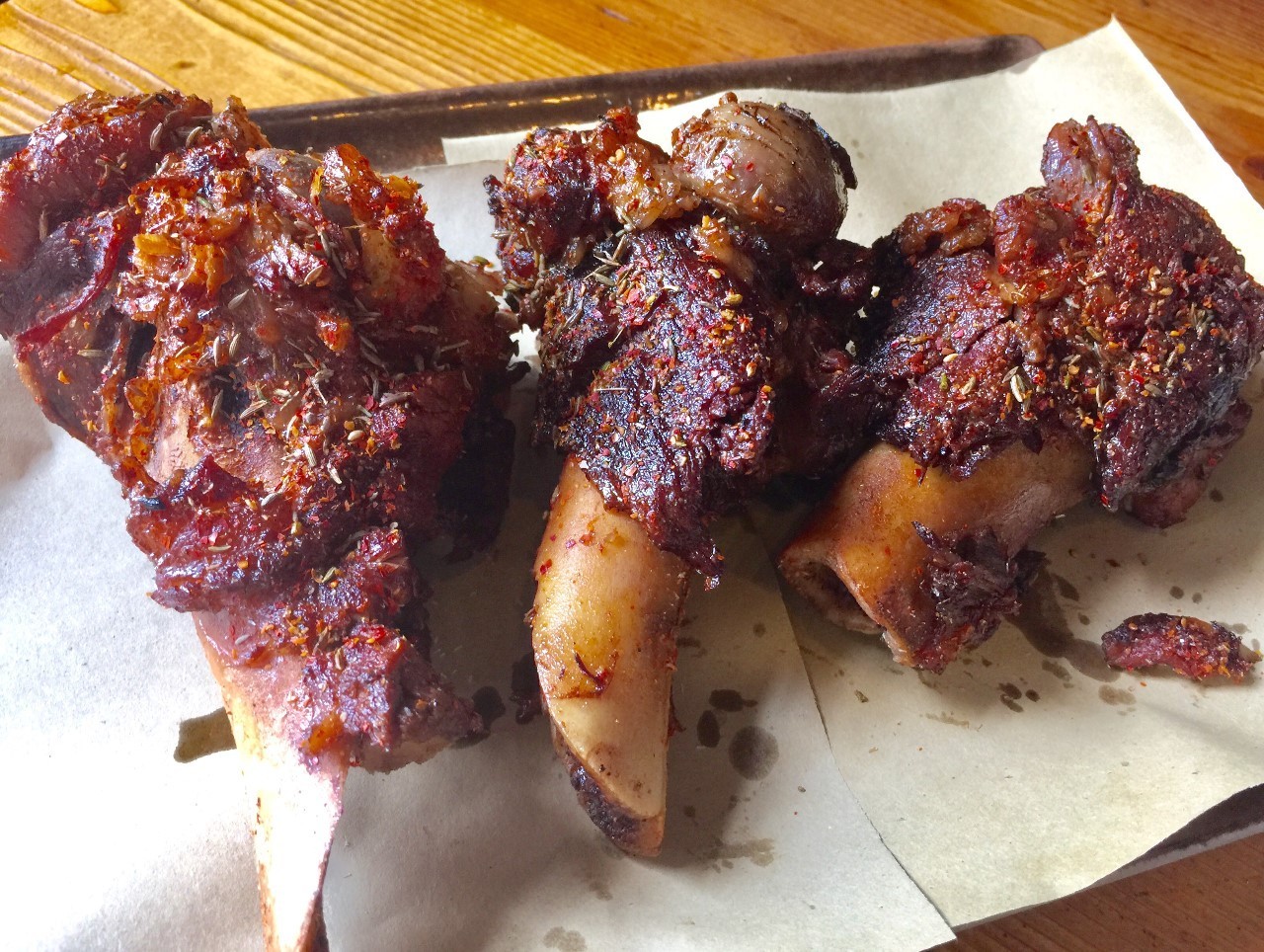  p>烤棒骨是一道食品,主料是 a target="_blank" href="/item/猪大