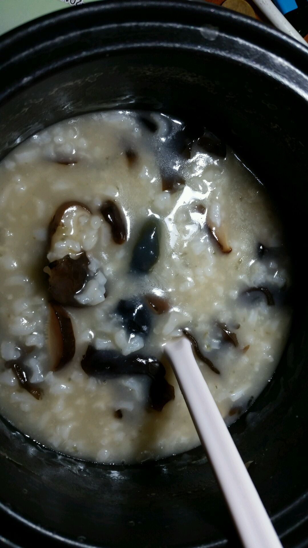 皮蛋鸡肉香菇粥