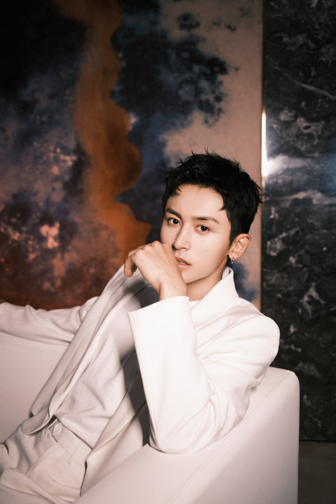  p>张哲瀚,1991年5月11日出生于江西省新余市,中国内地影视男演员