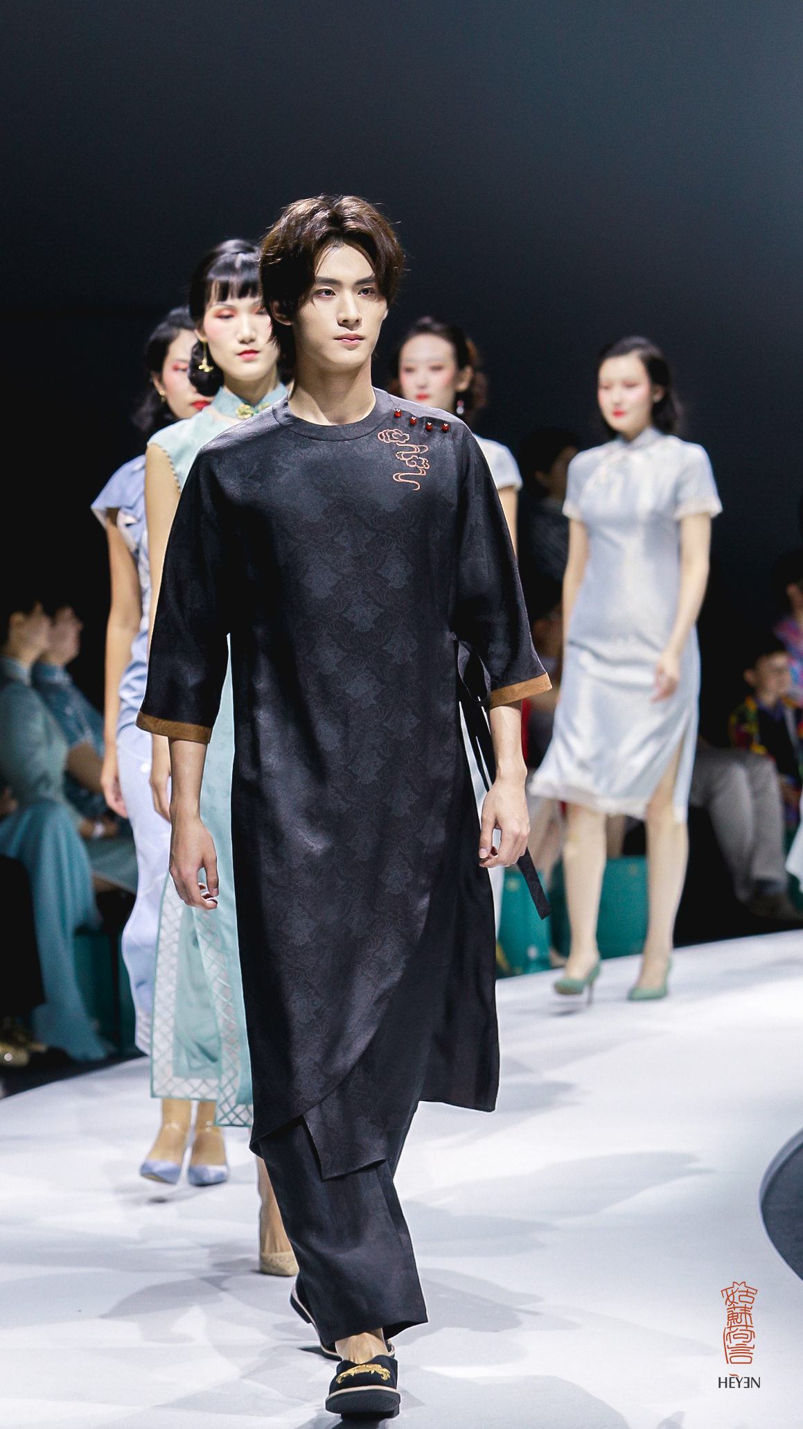  p>苏州荷言文化传播有限公司创始人周立言姑苏荷言,原创旗袍设计品牌