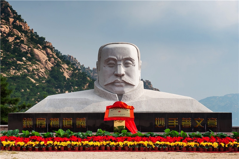  p data-id="gnwyvi9mgt">五峰山景区是国家2a级旅游风景区,自西向东