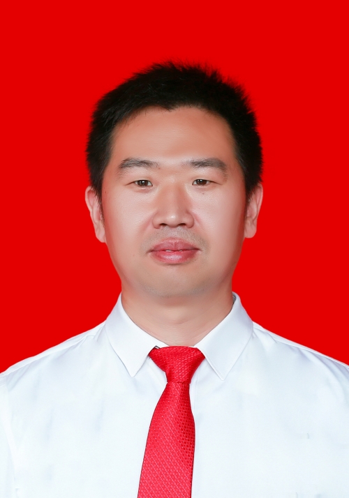  p>何明,现任建德市大同镇党委委员,纪委书记,派出监察办公室主任