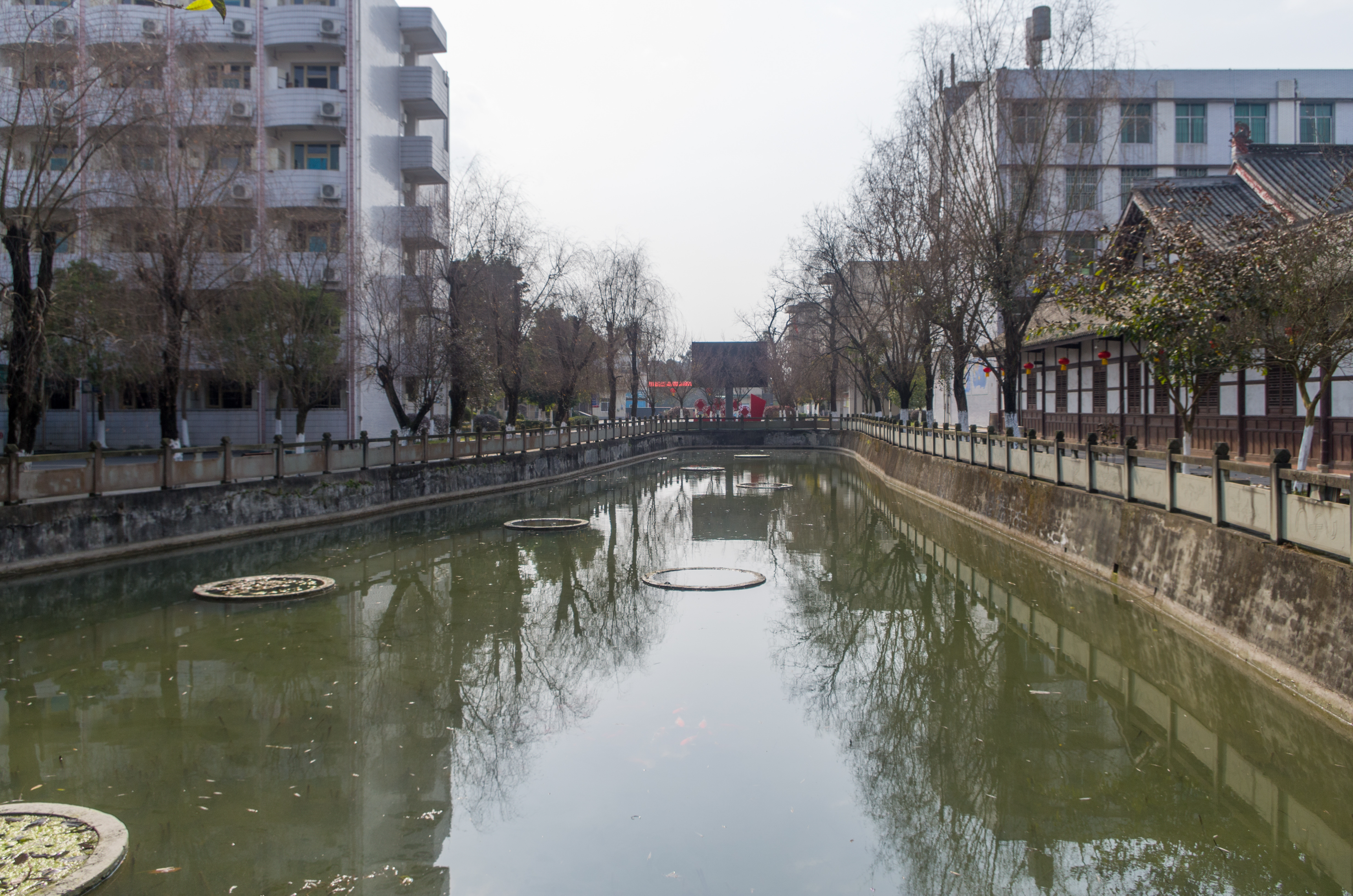 href="#" data-lemmaid="8745371">崇州市 /a>城东南14公里,三江镇的