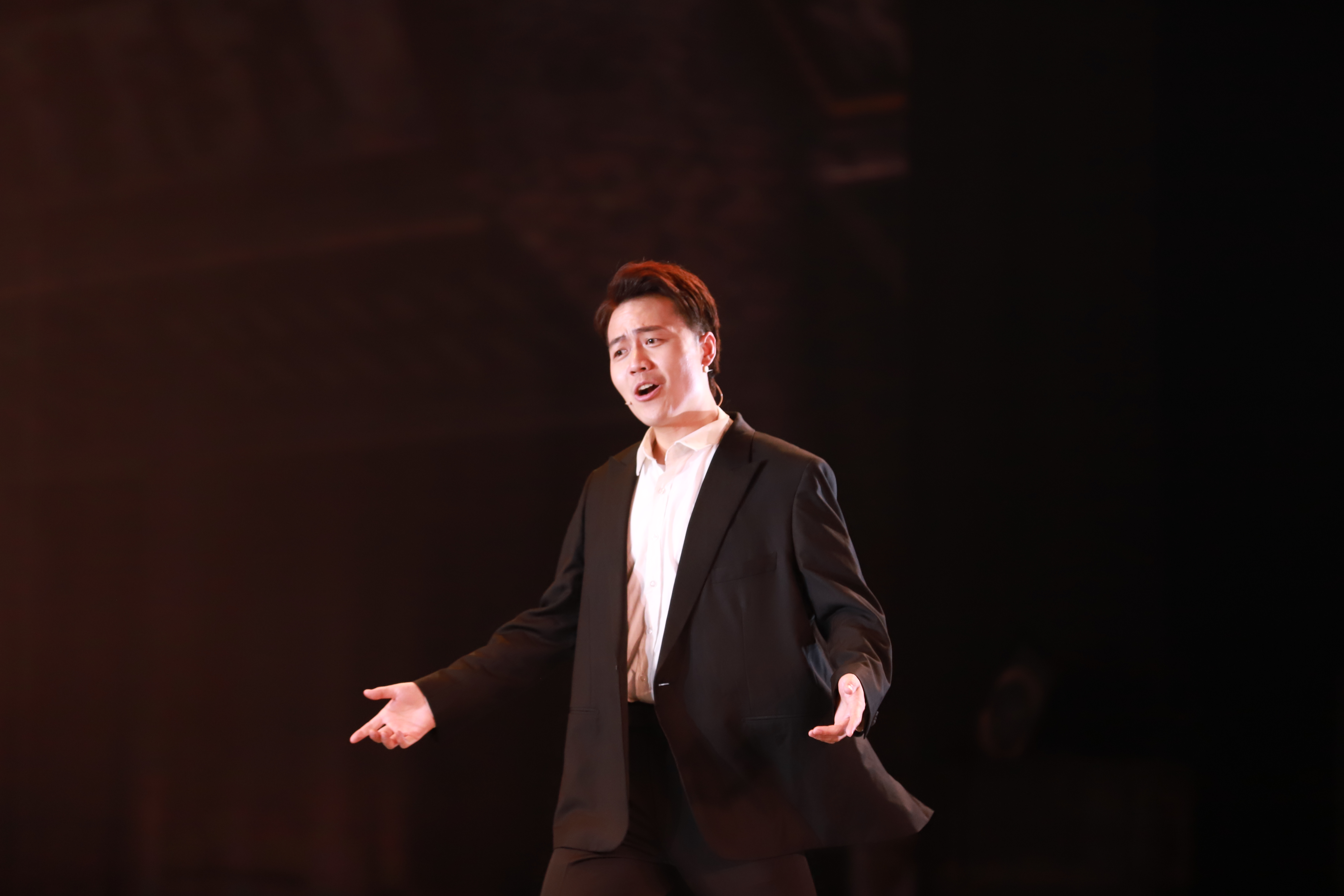  p>李勇君,青年男高音歌唱家,毕业于 a target="_blank" href="/item