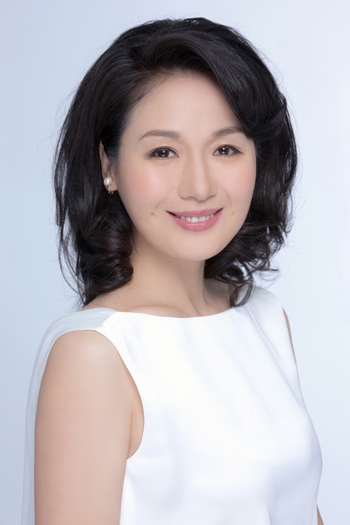  p>冯冰,女,中国河北人,双鱼座, a target="_blank" href="/item/毕业