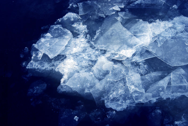 item/水/34133" data-lemmaid="34133">水 /a>分子有序排列形成的结晶