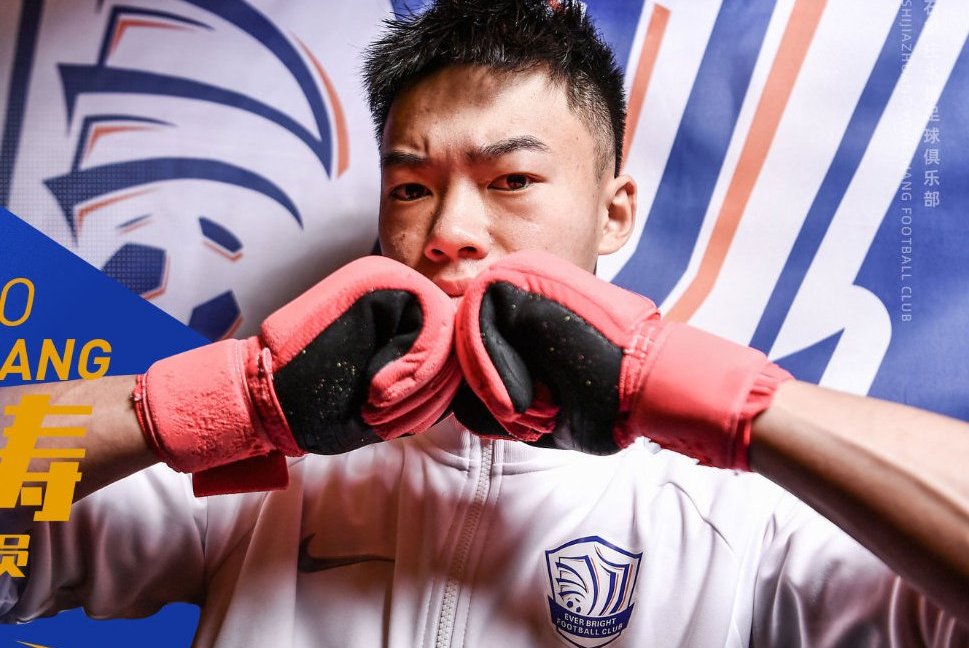  p data-id="gnfaz1y1gd">卢翰涛,1999年3月1日出生,中国足球运动员