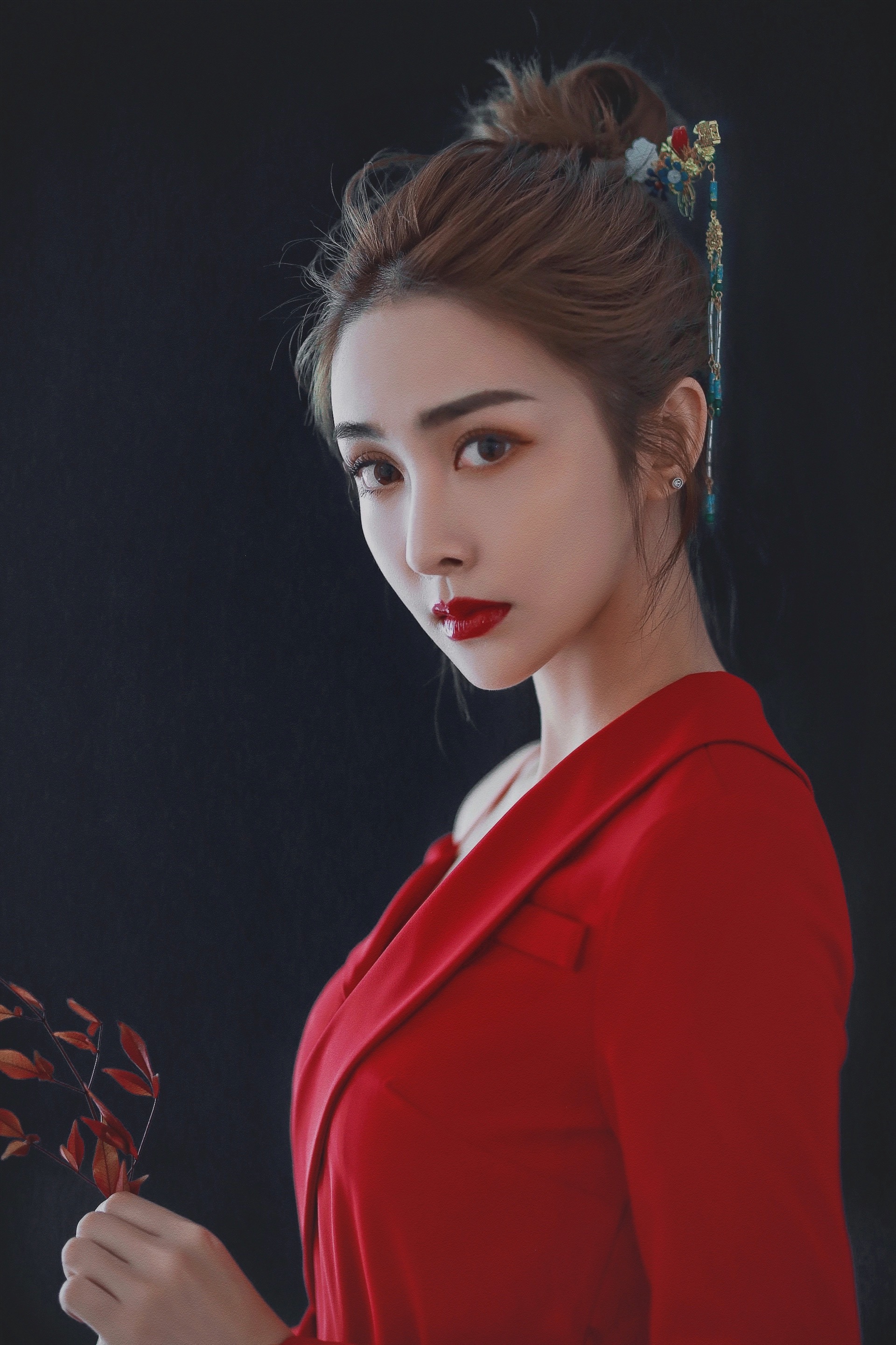 原名范凌子,1995年9月5日出生于湖南省长沙市,中国内地影视女演员