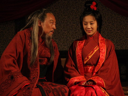  p>李依晓 i>(原名李烁), /i>1983年2月2日出生于辽宁省锦州市,毕业于