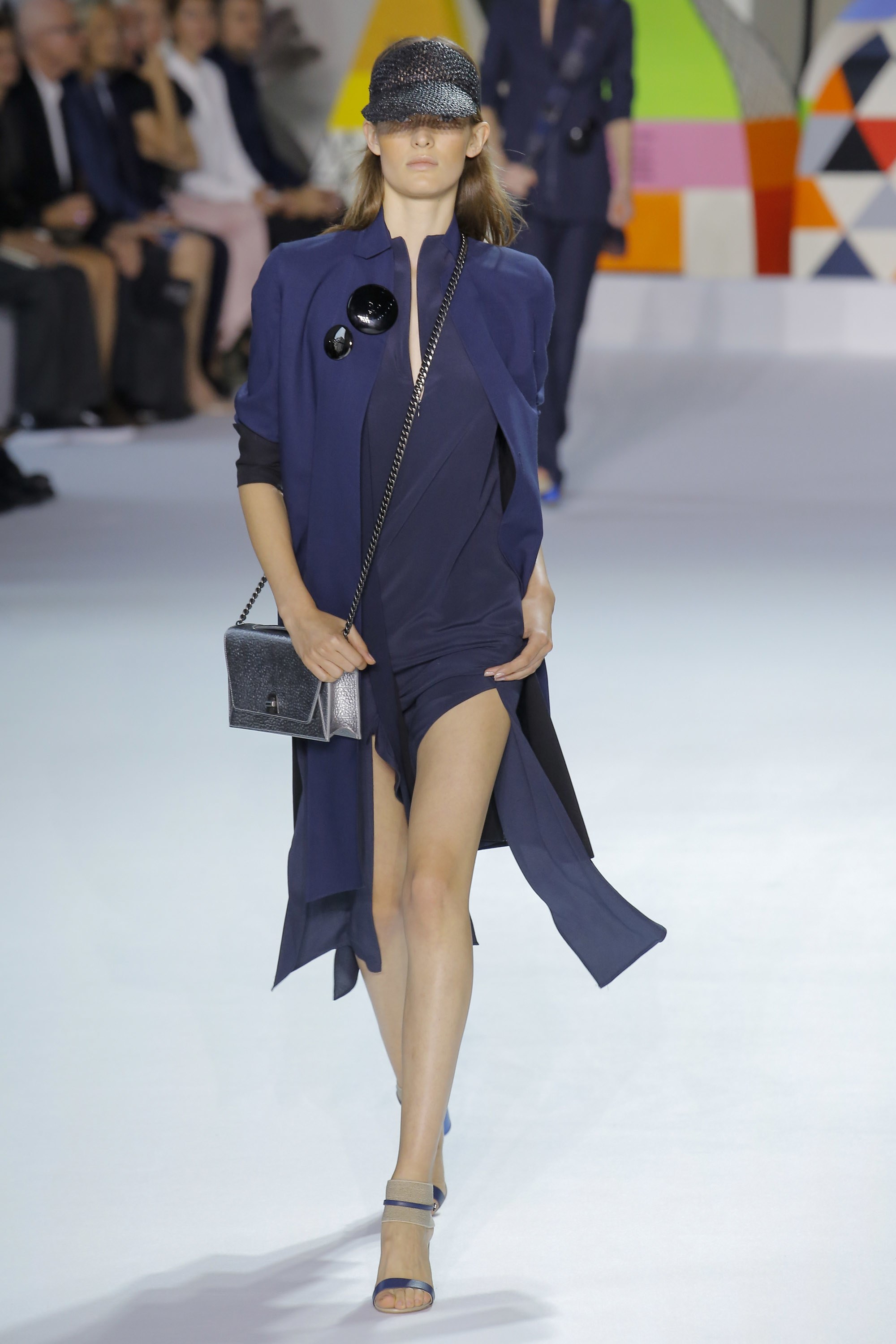 lemmaid="131482">瑞士 /a>一家族企业,是拥有80年制衣经验的服装品牌