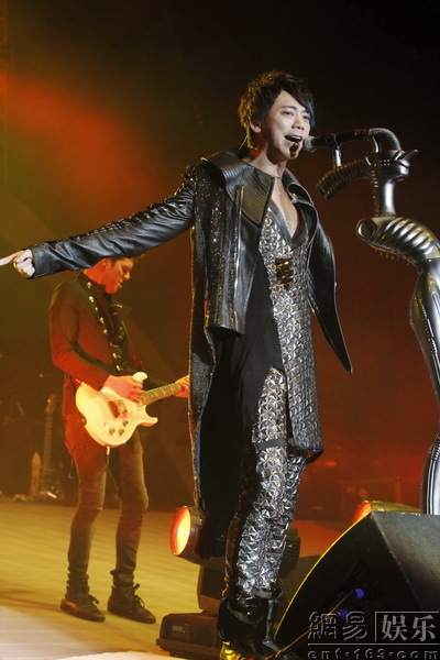  p>信(shin),本名苏见信,1971年5月14日出生于台湾省,中国台湾男歌手