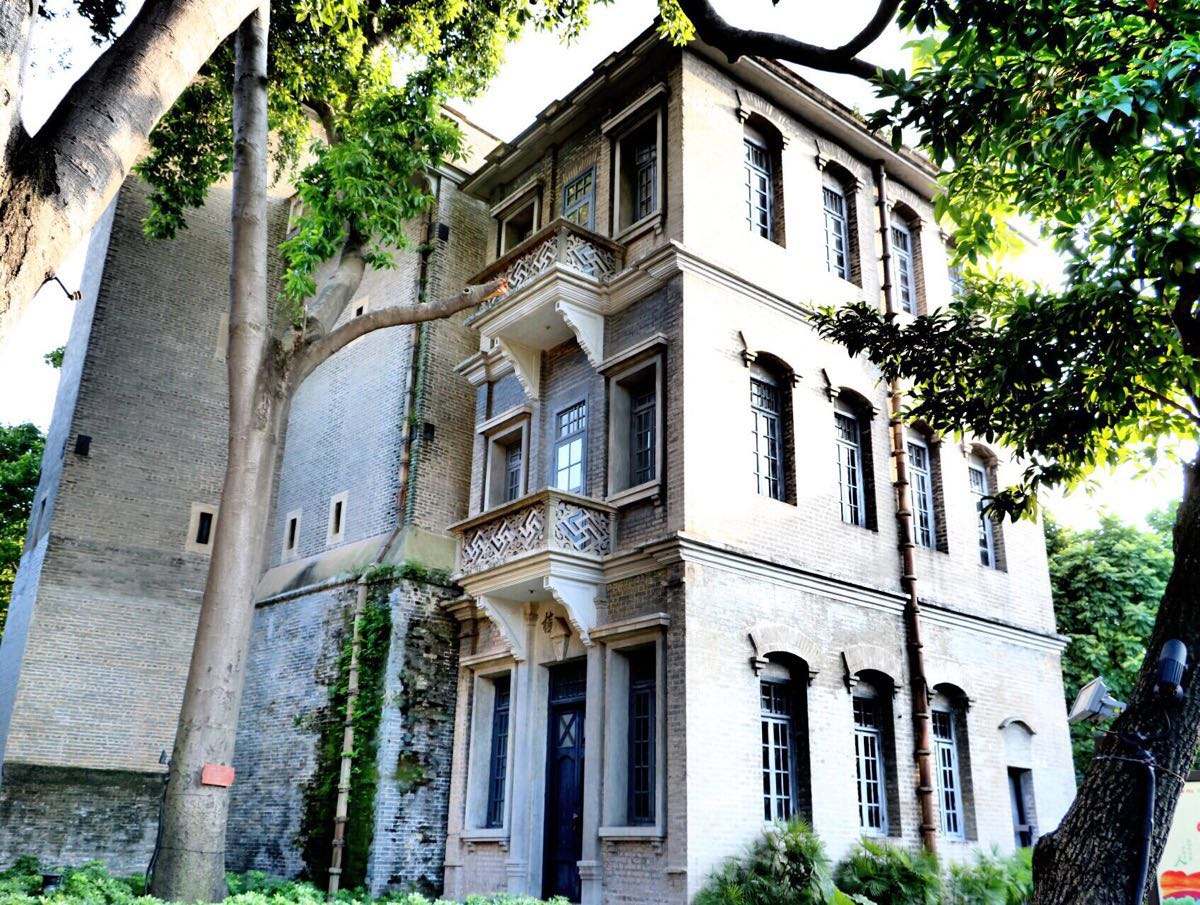 简氏别墅是简氏在佛山活动时的房产.今保存良好. /p>