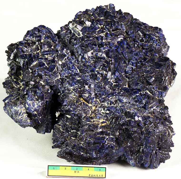  p>黑铜矿(tenorite),化学式为cuo,是一种 a href="#" data-lemmaid="