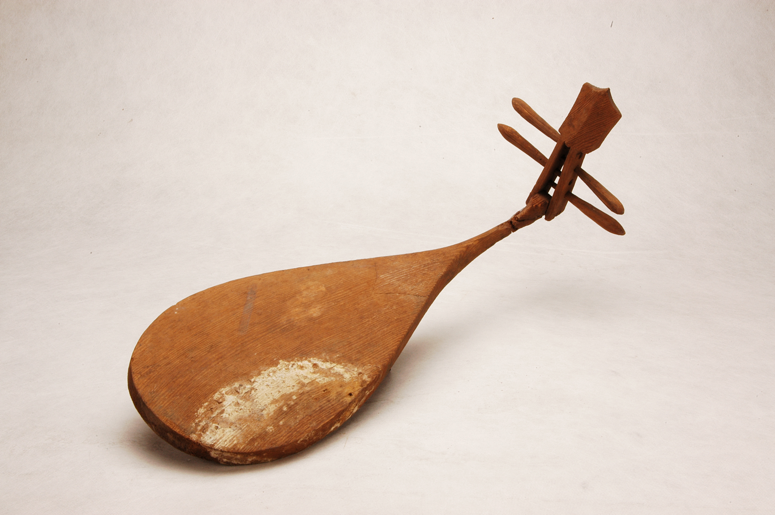 杨吴木雕曲颈琵琶