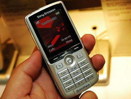  p>索爱k750c是索尼公司在2005年05月发售的一款高端拍照手机. /p>