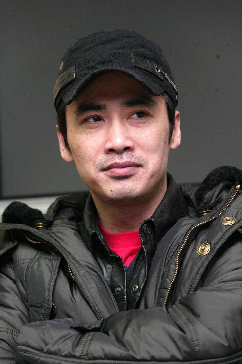  p>柳云龙,1968年4月7日出生于山东省济南市,1993年毕业于 a target="