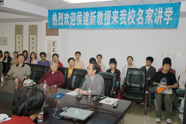现文学院是根据吉林大学学科专业调整和院系整合的决定,由原文学院
