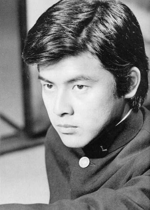 1952年1月28日出生于日本山梨县盐山市(后并入甲州市),日本影视男演员