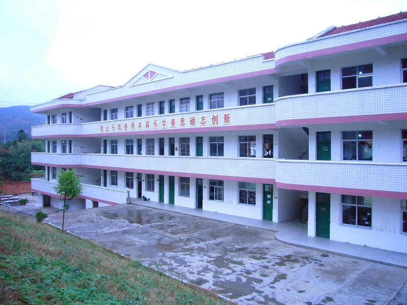 石门县新铺镇燕子山中学