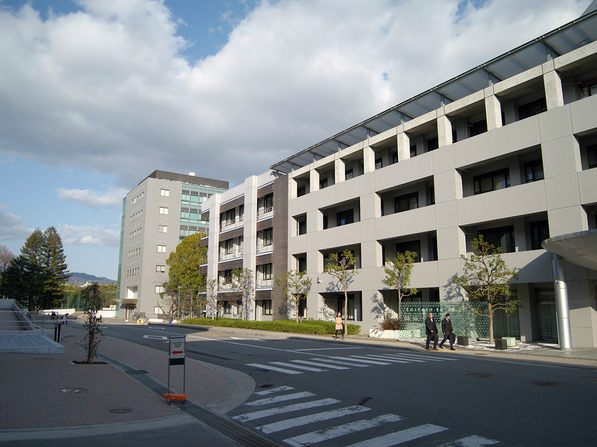  p>大阪大学(英文:osaka university;日文平假名:おおさかだいがく)