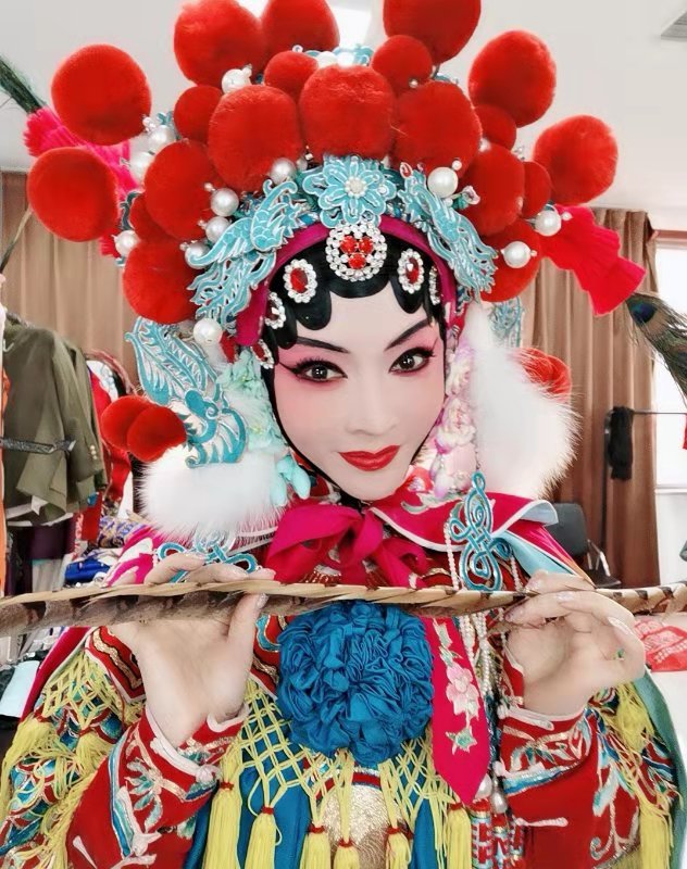  p>段红,出生于山西运城,中国内地女演员,歌手,制片人,画家.
