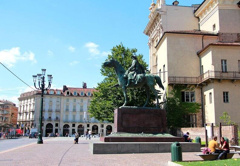  p>圣卡罗广场(piazza san carlo)位于意大利 a target="_blank" href