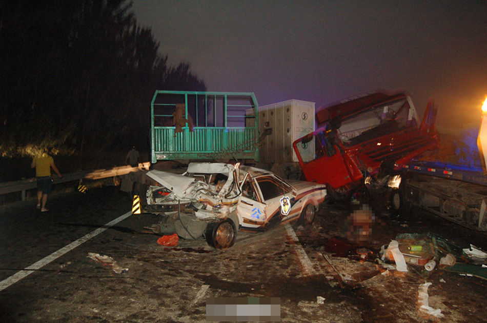 8·10津蓟高速公路事故