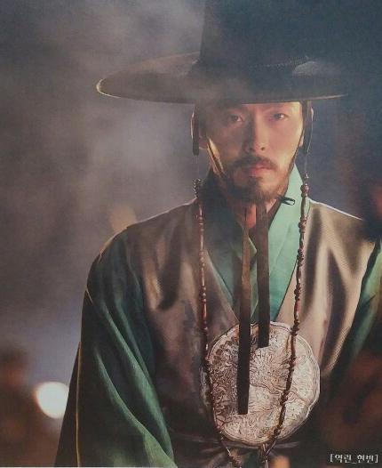 逆鳞》是由李才奎执导,<a target="