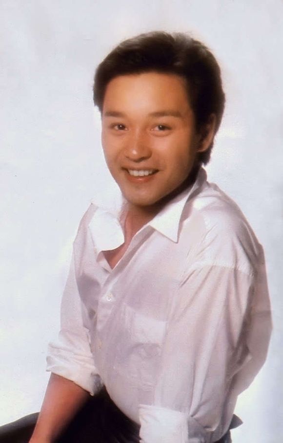  p>张国荣(1956年9月12日-2003年4月1日),出生于香港,中国香港男歌手